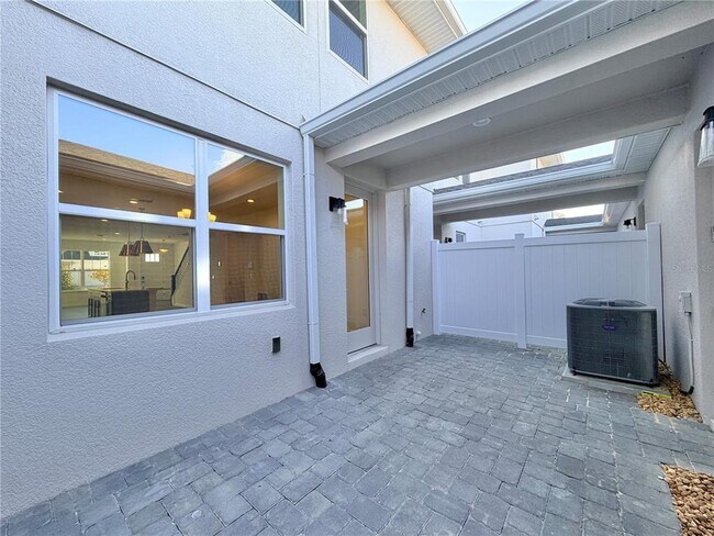 Building Photo - 1855 Pinecliff Dr