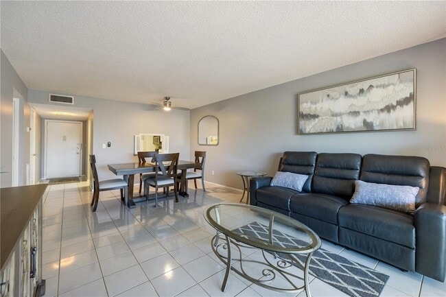 Building Photo - 1540 Glen Oaks Dr E