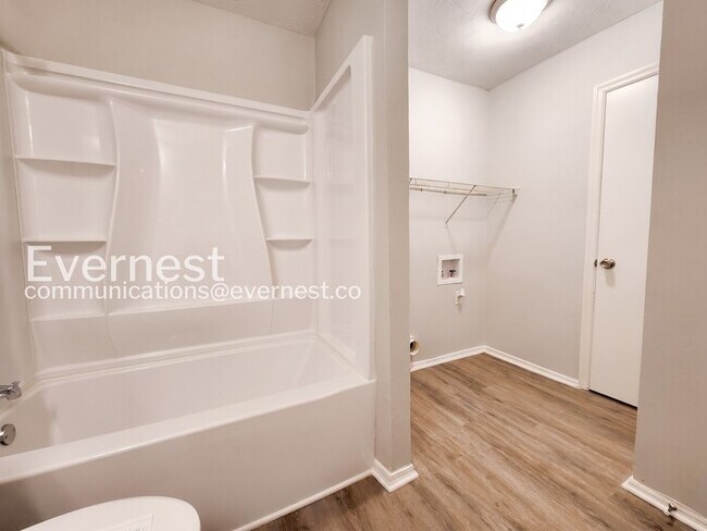 Building Photo - 3 Bed, 2 Bath Home with Fenced Yard / Pet-Friendly / Coming Soon!