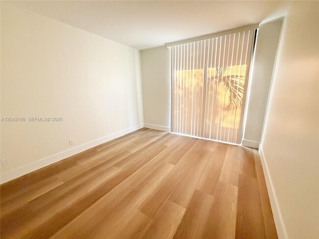 Building Photo - 2625 Collins Ave