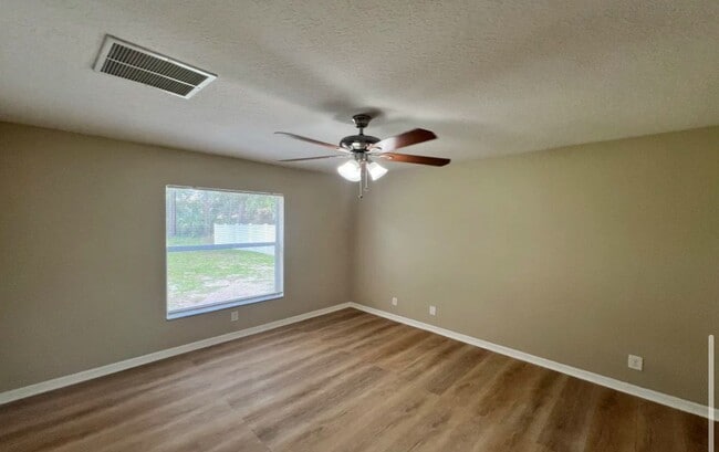 Building Photo - 1905 SW Fears Ave