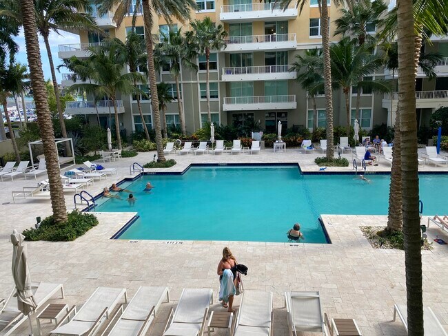 Building Photo - 700 E Boynton Beach Blvd