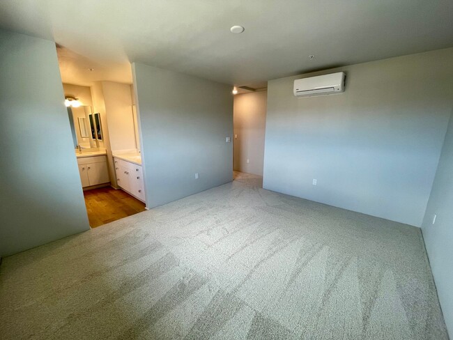 Building Photo - 2 Bedroom Townhome Available in BRAND NEW ...