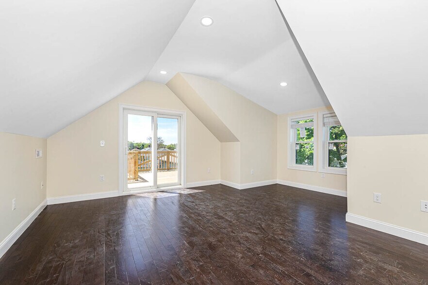 Building Photo - 72 Stanley Ave