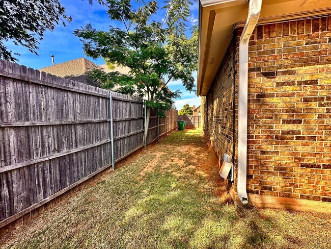 Building Photo - Spacious 4 Bed in Deer Creek - Move in Deposit-Free!(If Qualified)