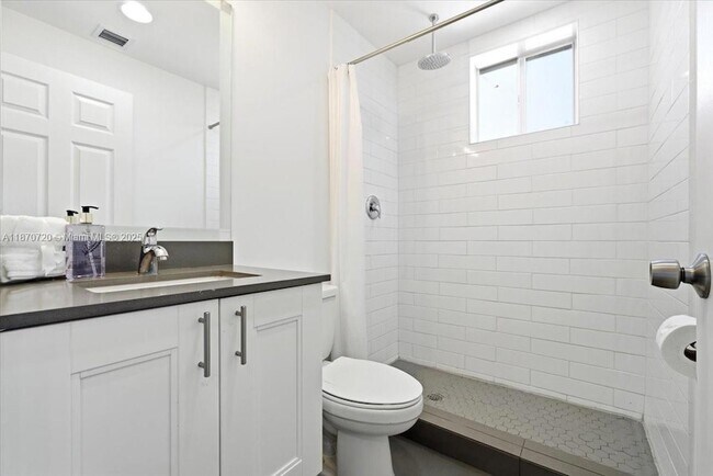 Building Photo - 541 NW 33rd St