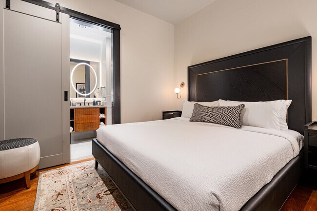 Building Photo - 1011 Canal St