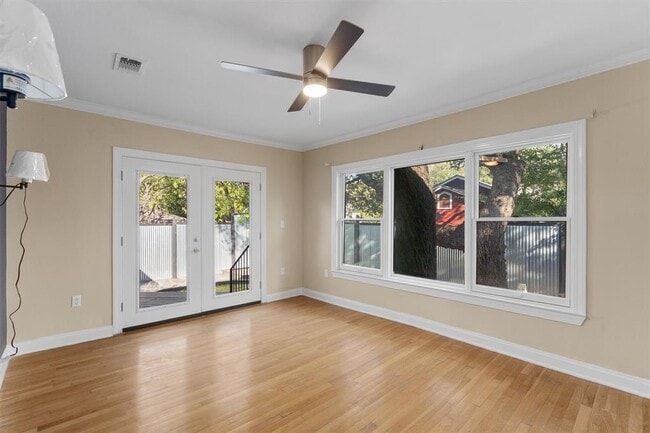 Building Photo - 400 E Monroe St