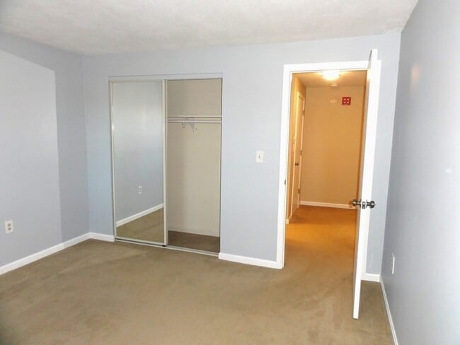 Building Photo - 73 Kennedy Dr