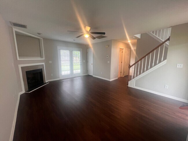 Building Photo - Charming 3-Bedroom Home with Endless Poten...