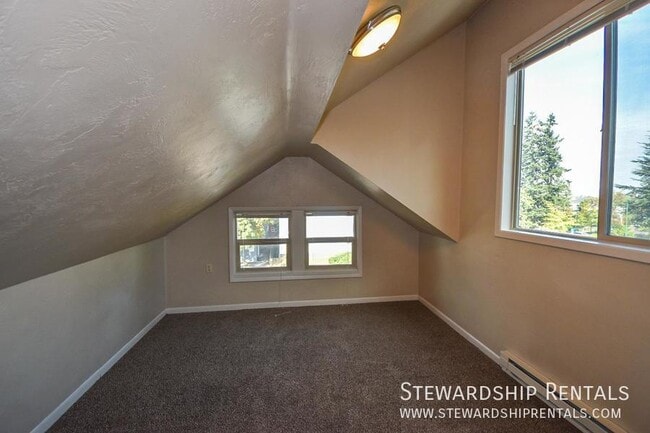 Building Photo - 1831 Kincaid St