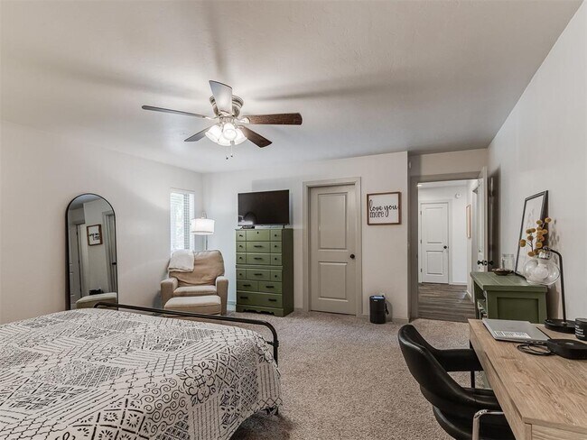 Building Photo - 801 Rock Hollow Rd