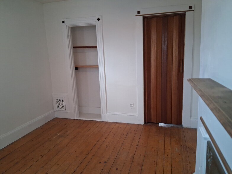 Building Photo - 32 Ellington Rd