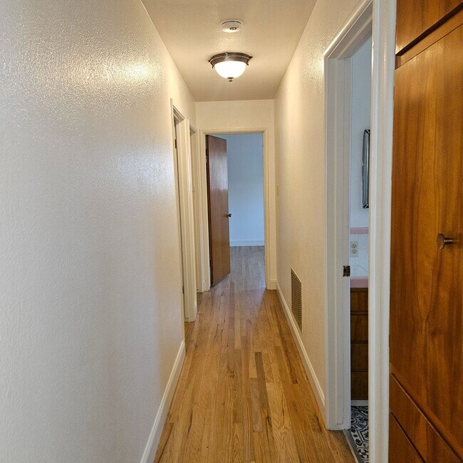 Building Photo - 1610 Springwood Dr