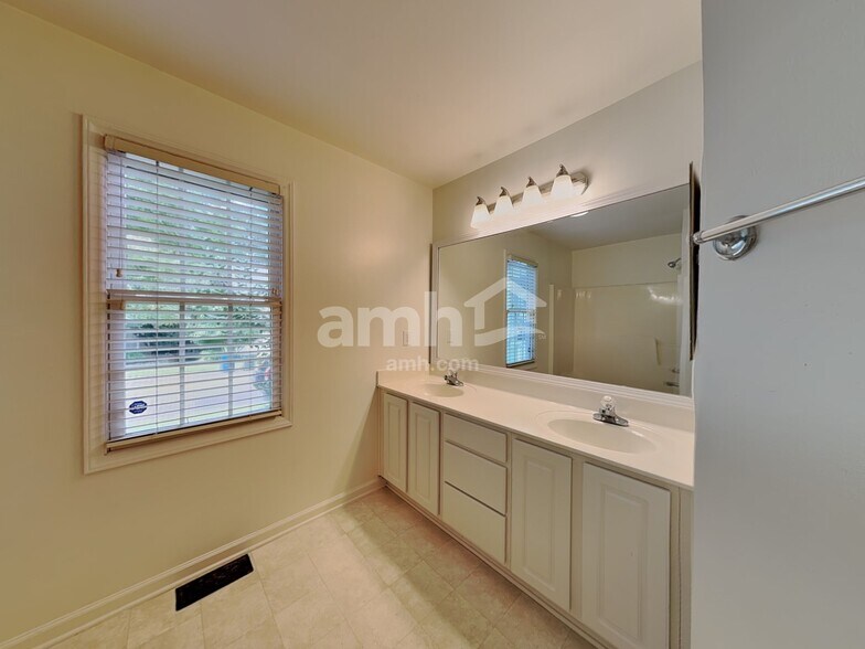 Building Photo - 12524 Waterlow Park Ln