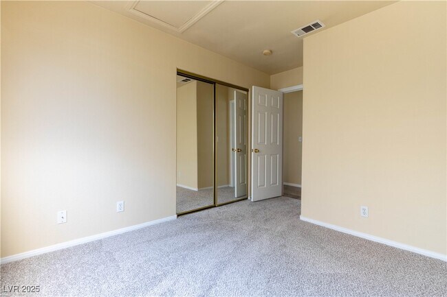 Building Photo - 4633 Califa Dr
