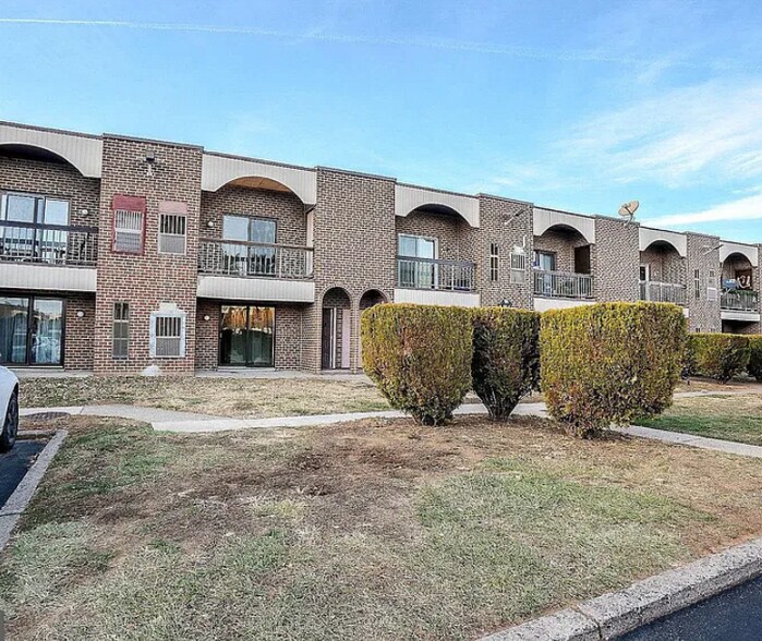 Primary Photo - 2727 Rhawn St