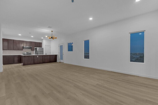 Building Photo - 1519 Golden Hill Terrace