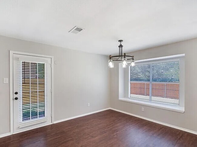 Building Photo - 4729 Woodhaven Ln