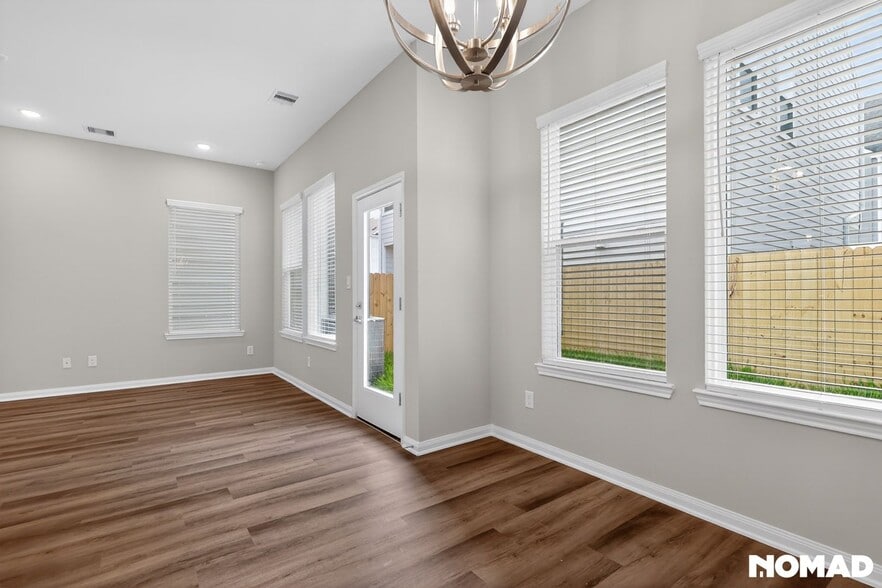 Building Photo - 208 Clark Rd