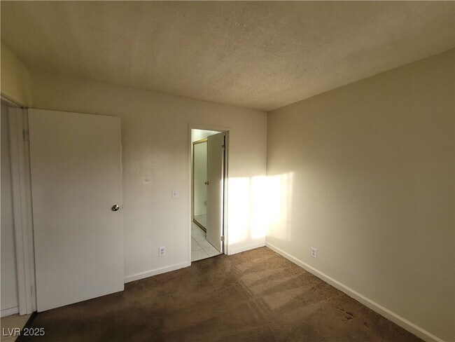 Building Photo - 4955 Jeffreys St