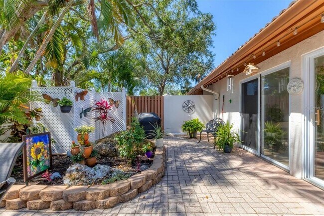 Building Photo - 6304 Pelican Dr