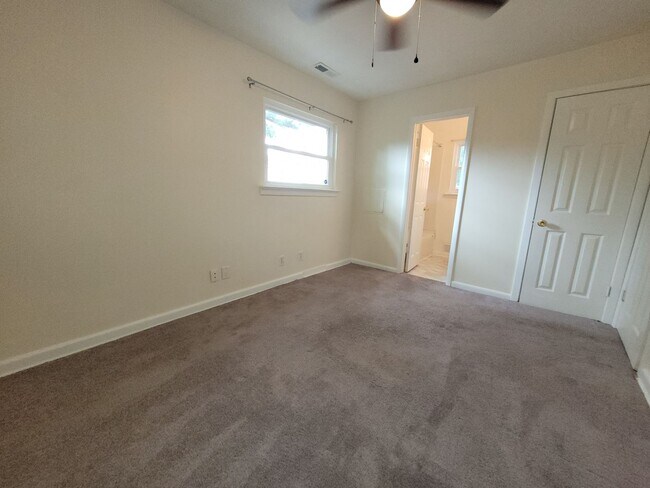 Building Photo - 1012 Oaklawn Ave