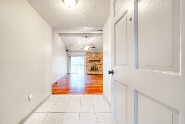 Building Photo - 7811 Westbank Ave