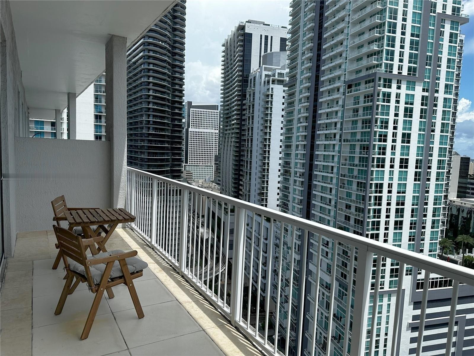 Building Photo - 1250 S Miami Ave