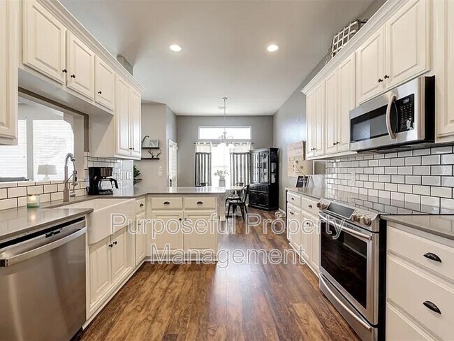 Building Photo - 7320 Stinchcomb Dr