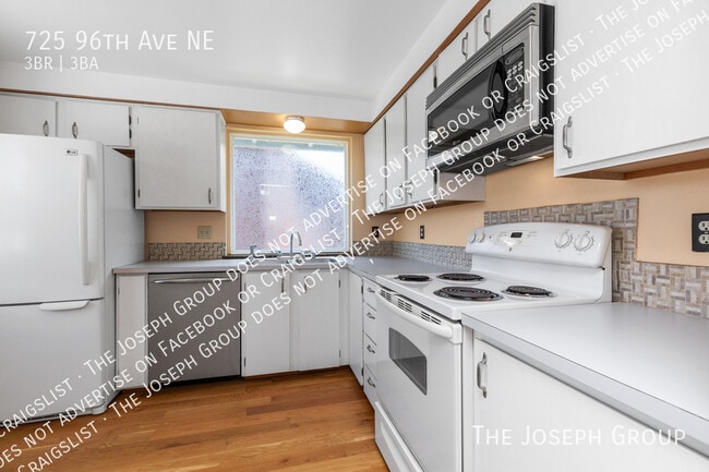 Building Photo - 725 96th Ave NE