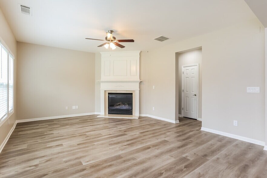 Building Photo - 7139 Thoreau Cir