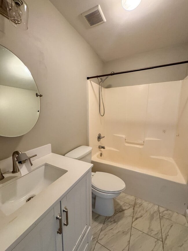 Building Photo - Charming 3 Bed 2 Bath Home in Hope Mills