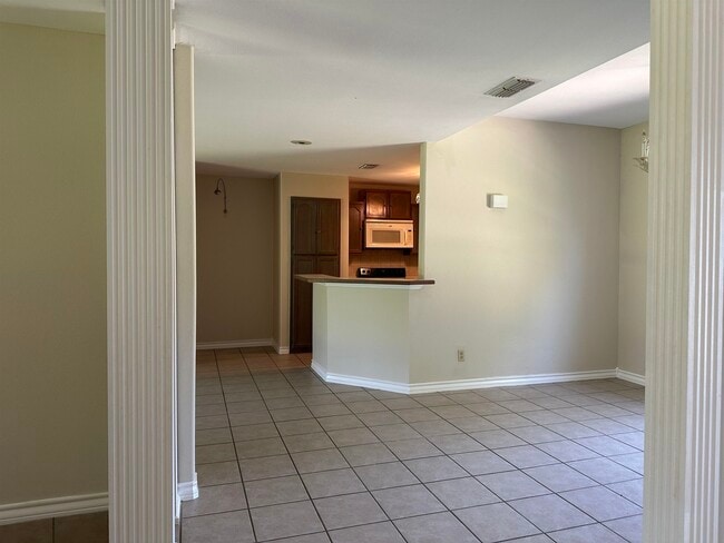 Building Photo - 223 Oriole Ln