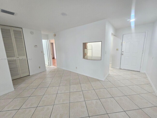 Building Photo - 11588 SW 112th Ave