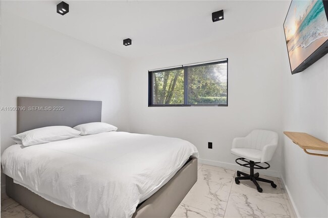 Building Photo - 270 NW 50th St