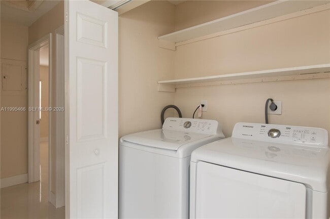 Building Photo - 3832 SW 89th Ct