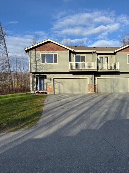 Primary Photo - 2813 S Avalon Cir