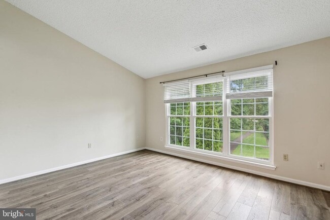 Building Photo - 7191 Fairfield Ct