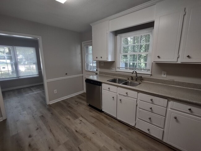 Building Photo - Pristine Duplex Home Located in the Lincol...
