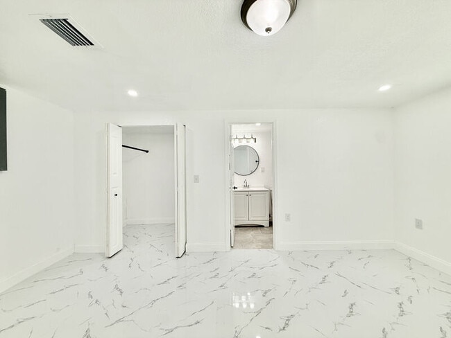 Building Photo - 2712 60th Ave N