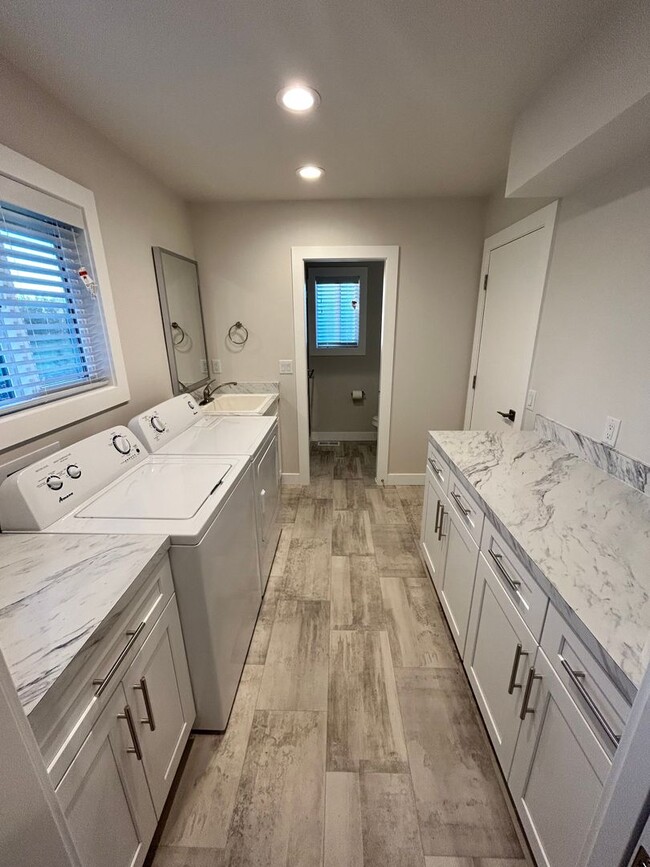 Building Photo - Rare 5-bedroom House with 1 Car Garage in ...