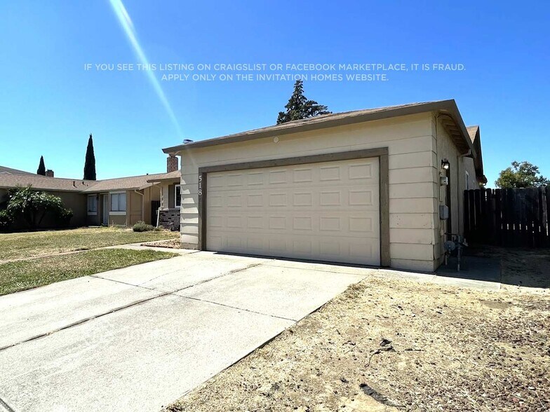 Building Photo - 518 Trumpeter Dr
