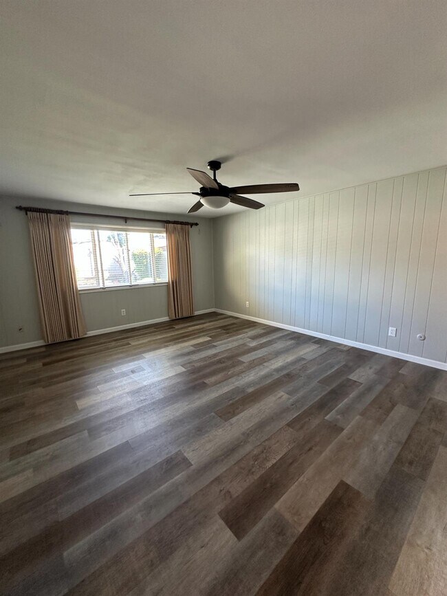 Building Photo - 1310 W Magill Ave