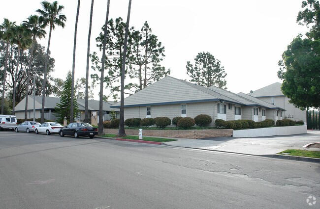 Building Photo - Domingo Pines