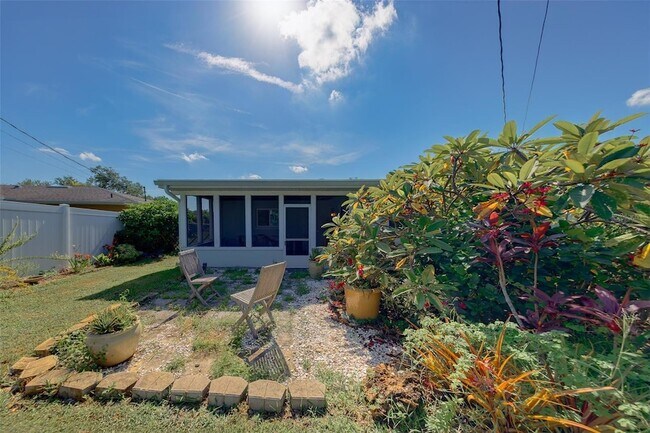 Building Photo - 196 E Overbrook Dr