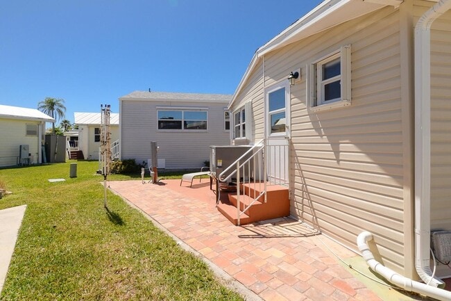Building Photo - 122 Nettles Blvd