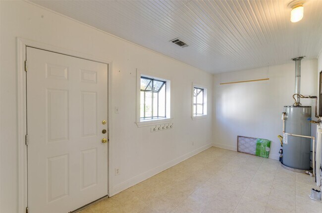 Building Photo - 236 W 31st St