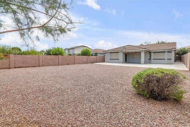Building Photo - Queen Creek beauty!