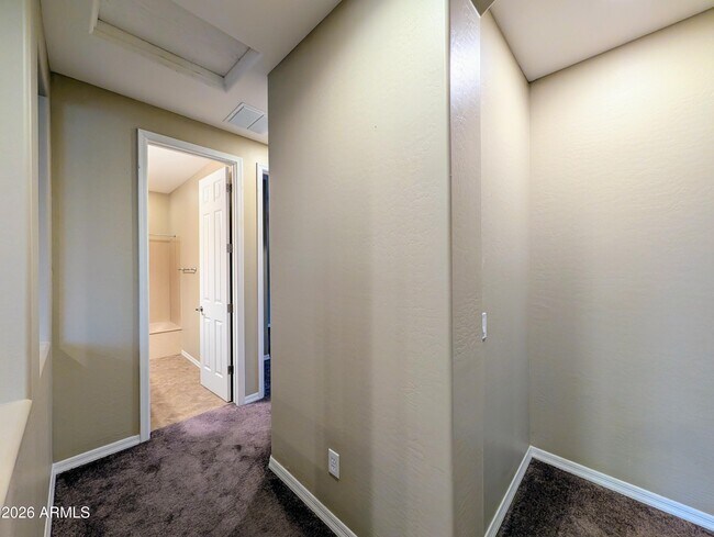 Building Photo - 923 S Osborn Ln